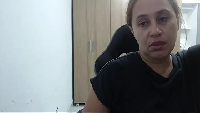 Snapshot of RoxanaLove9 chatting on 06/19/26, 02:16 RoxanaLove9 online show from 06/19/26, 02:16