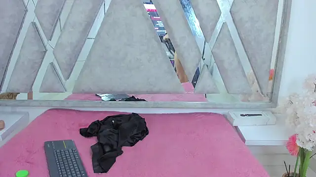 Annie9  online show from 01/22/25, 10:26