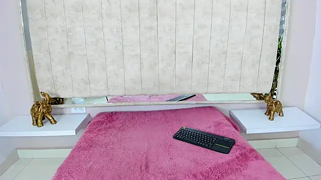 Annie9  online show from 02/20/25, 03:23