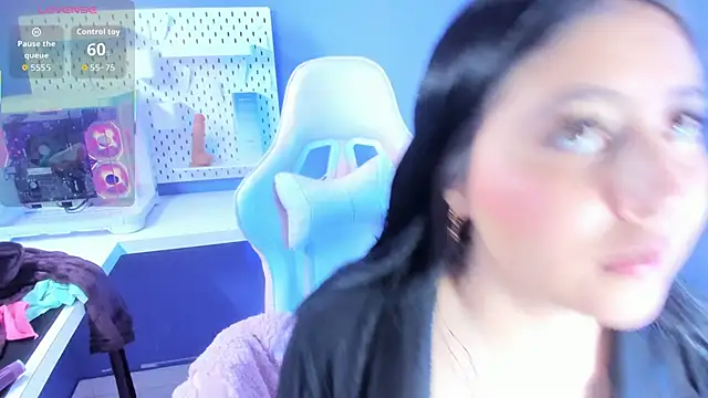 Annie9  online show from 10/23/25, 04:12