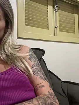 hotskinny1 online show from 03/13/25, 03:54