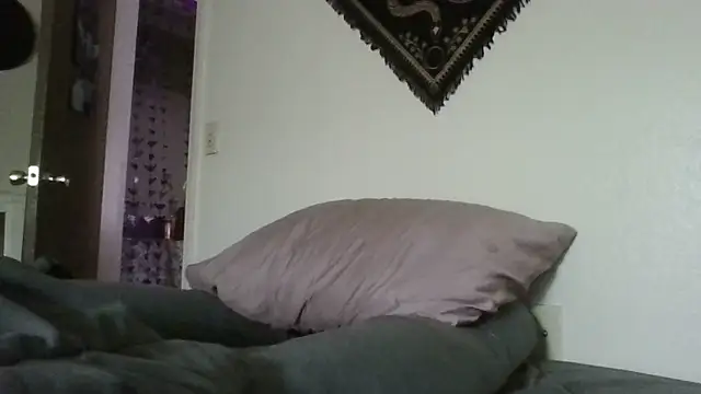 Prettypixie113 online show from 10/22/25, 06:18
