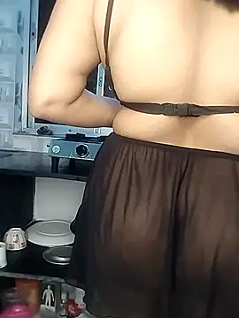 Snapshot of Hottyalia chatting on 02/22/25, 09:37 Hottyalia online show from 02/22/25, 09:37