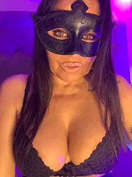 vicvictoriax online show from 11/16/25, 10:04