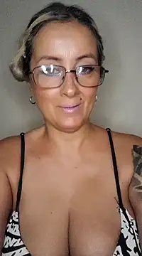 Snapshot of DesireSatler chatting on 02/02/25, 11:53 DesireSatler online show from 02/02/25, 11:53