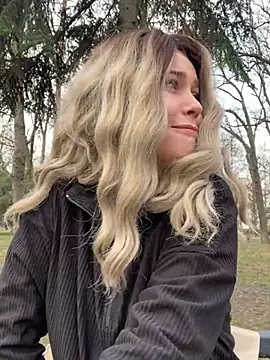 KikiWatson online show from 12/25/24, 08:29