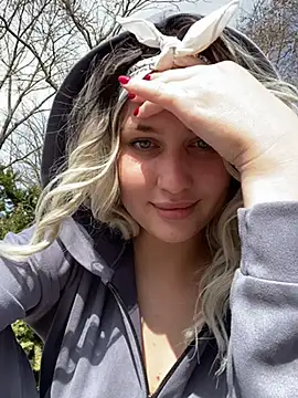 KikiWatson online show from 03/12/25, 10:16