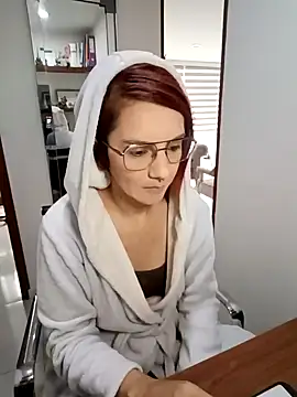 Snapshot of your_red_rose_ chatting on 12/10/24, 02:06 your red rose online show from 12/10/24, 02:06