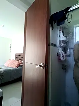 Snapshot of your_red_rose_ chatting on 12/11/24, 01:28 your red rose online show from 12/11/24, 01:28