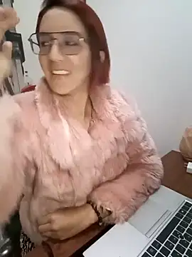 Snapshot of your_red_rose_ chatting on 12/11/24, 04:31 your red rose online show from 12/11/24, 04:31