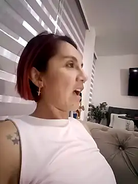 Snapshot of your_red_rose_ chatting on 12/26/24, 10:52 your red rose online show from 12/26/24, 10:52