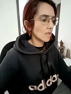 Snapshot of your_red_rose_ chatting on 01/13/25, 04:30 your red rose online show from 01/13/25, 04:30