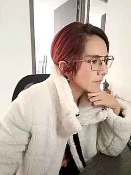 Snapshot of your_red_rose_ chatting on 01/14/25, 07:43 your red rose online show from 01/14/25, 07:43