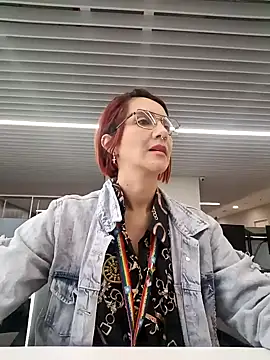 Snapshot of your_red_rose_ chatting on 01/16/25, 12:31 your red rose online show from 01/16/25, 12:31