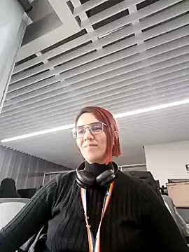 Snapshot of your_red_rose_ chatting on 01/28/25, 04:19 your red rose online show from 01/28/25, 04:19