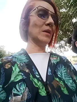 Snapshot of your_red_rose_ chatting on 01/31/25, 10:42 your red rose online show from 01/31/25, 10:42