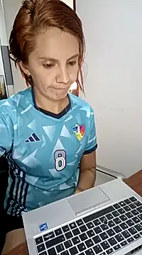 Snapshot of your_red_rose_ chatting on 02/27/25, 07:15 your red rose online show from 02/27/25, 07:15