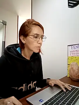 Snapshot of your_red_rose_ chatting on 02/28/25, 04:20 your red rose online show from 02/28/25, 04:20