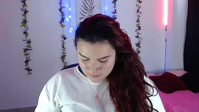 Snapshot of Nika_1_ chatting on 02/13/25, 05:22 Nika 1 online show from 02/13/25, 05:22