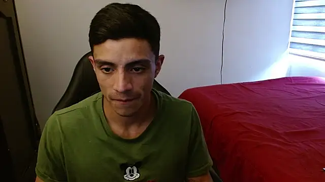 Snapshot of kv___xxx_ chatting on 10/15/25, 08:09 kv xxx online show from 10/15/25, 08:09