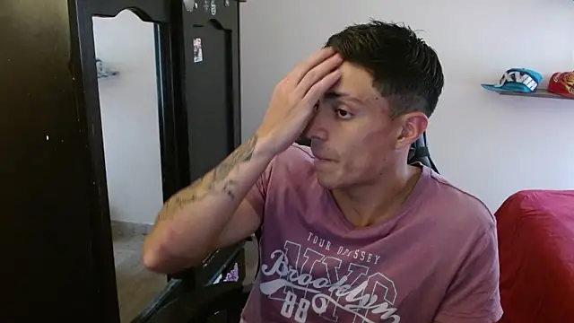 Snapshot of kv___xxx_ chatting on 12/01/25, 08:47 kv xxx online show from 12/01/25, 08:47