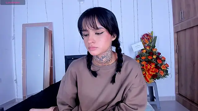 Snapshot of medussa13_ chatting on 02/15/25, 01:10 medussa13 online show from 02/15/25, 01:10