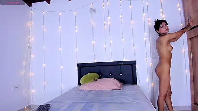 Snapshot of medussa13_ chatting on 02/24/25, 04:49 medussa13 online show from 02/24/25, 04:49