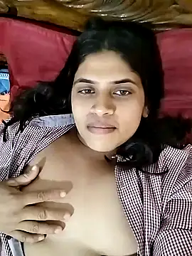 Snapshot of chanu174174 chatting on 12/11/24, 02:33 chanu174174 online show from 12/11/24, 02:33