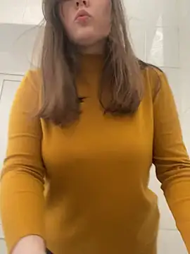 Snapshot of Topvi_ chatting on 12/13/24, 11:02 Topvi online show from 12/13/24, 11:02