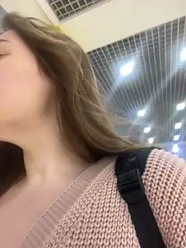 Snapshot of Topvi_ chatting on 12/23/24, 12:41 Topvi online show from 12/23/24, 12:41