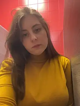 Snapshot of Topvi_ chatting on 12/27/24, 12:01 Topvi online show from 12/27/24, 12:01