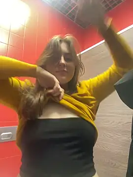 Snapshot of Topvi_ chatting on 01/08/25, 11:54 Topvi online show from 01/08/25, 11:54