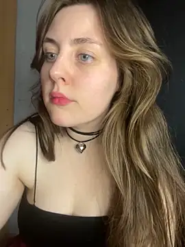 Snapshot of Topvi_ chatting on 02/26/25, 08:11 Topvi online show from 02/26/25, 08:11