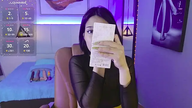 AlessiaVal  online show from 01/25/25, 12:37