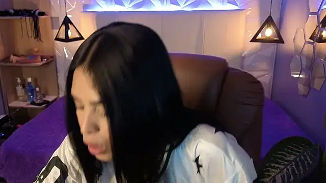 AlessiaVal  online show from 12/18/25, 05:30