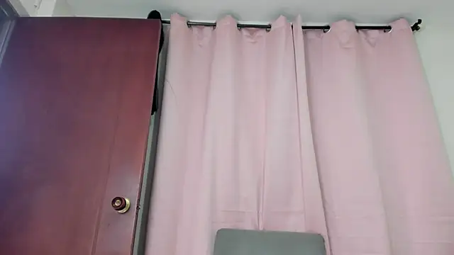 yulianademond66 online show from 02/18/25, 12:26