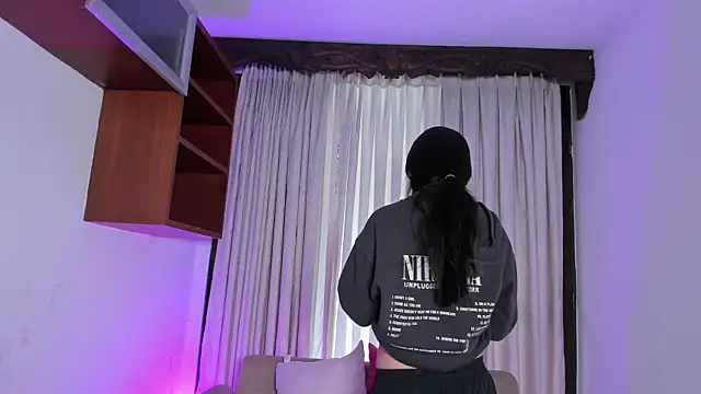 HannaRhodes online show from 11/14/25, 01:43