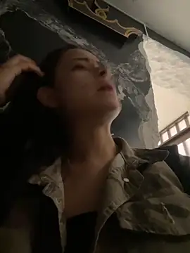 HannaRhodes online show from 11/28/25, 12:08