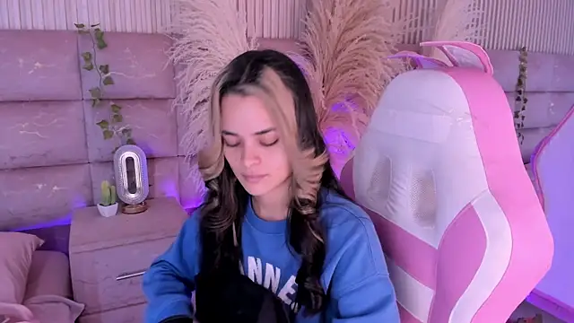 HannaRhodes online show from 07/14/26, 02:12