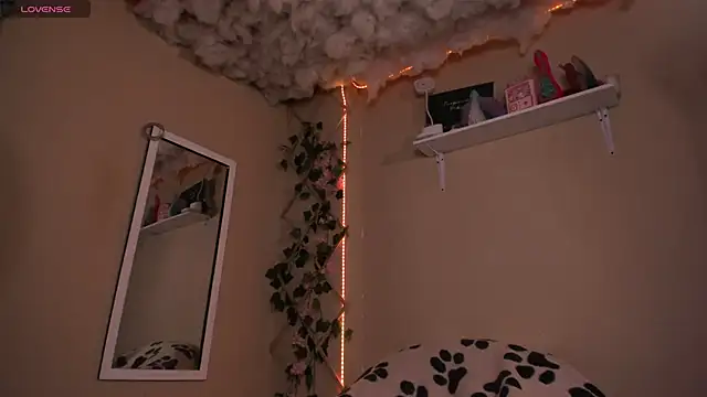 MadelineBenet online show from 09/15/25, 02:00