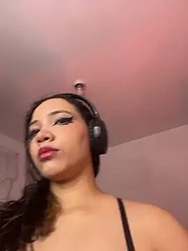 MadelineBenet online show from 08/04/26, 11:07