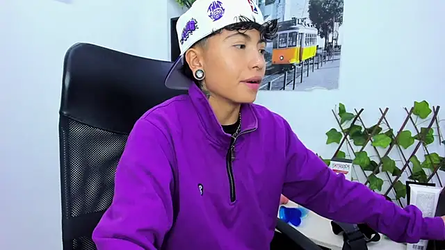 Snapshot of Im_Mathias chatting on 11/06/25, 04:13 Im Mathias online show from 11/06/25, 04:13