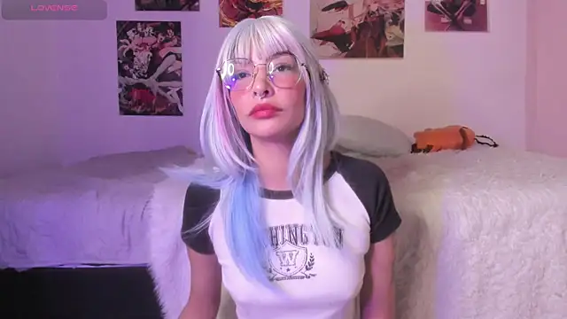 Luna-Chann online show from 11/23/25, 08:52