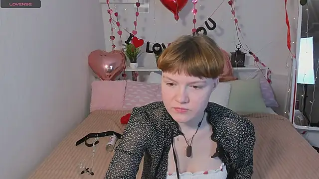 Snapshot of DreamyLuna chatting on 01/28/25, 08:36 DreamyLuna online show from 01/28/25, 08:36