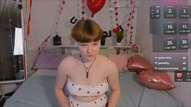 Snapshot of DreamyLuna chatting on 01/30/25, 12:18 DreamyLuna online show from 01/30/25, 12:18