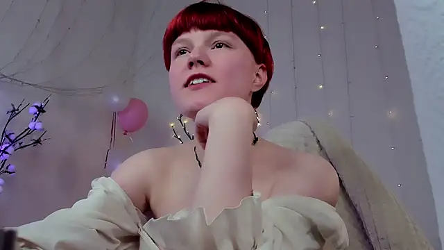 Snapshot of DreamyLuna chatting on 02/02/25, 12:09 DreamyLuna online show from 02/02/25, 12:09