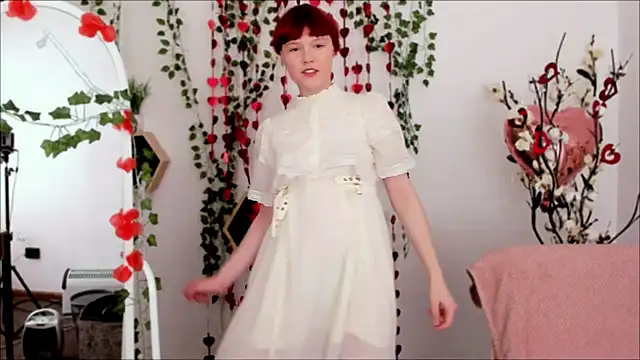 Snapshot of DreamyLuna chatting on 02/03/25, 12:04 DreamyLuna online show from 02/03/25, 12:04