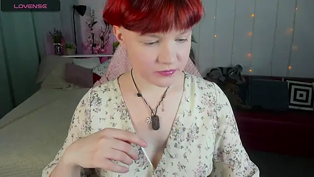 Snapshot of DreamyLuna chatting on 02/04/25, 08:38 DreamyLuna online show from 02/04/25, 08:38