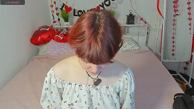 Snapshot of DreamyLuna chatting on 02/06/25, 08:34 DreamyLuna online show from 02/06/25, 08:34