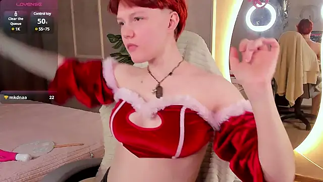 Snapshot of DreamyLuna chatting on 02/10/25, 12:19 DreamyLuna online show from 02/10/25, 12:19